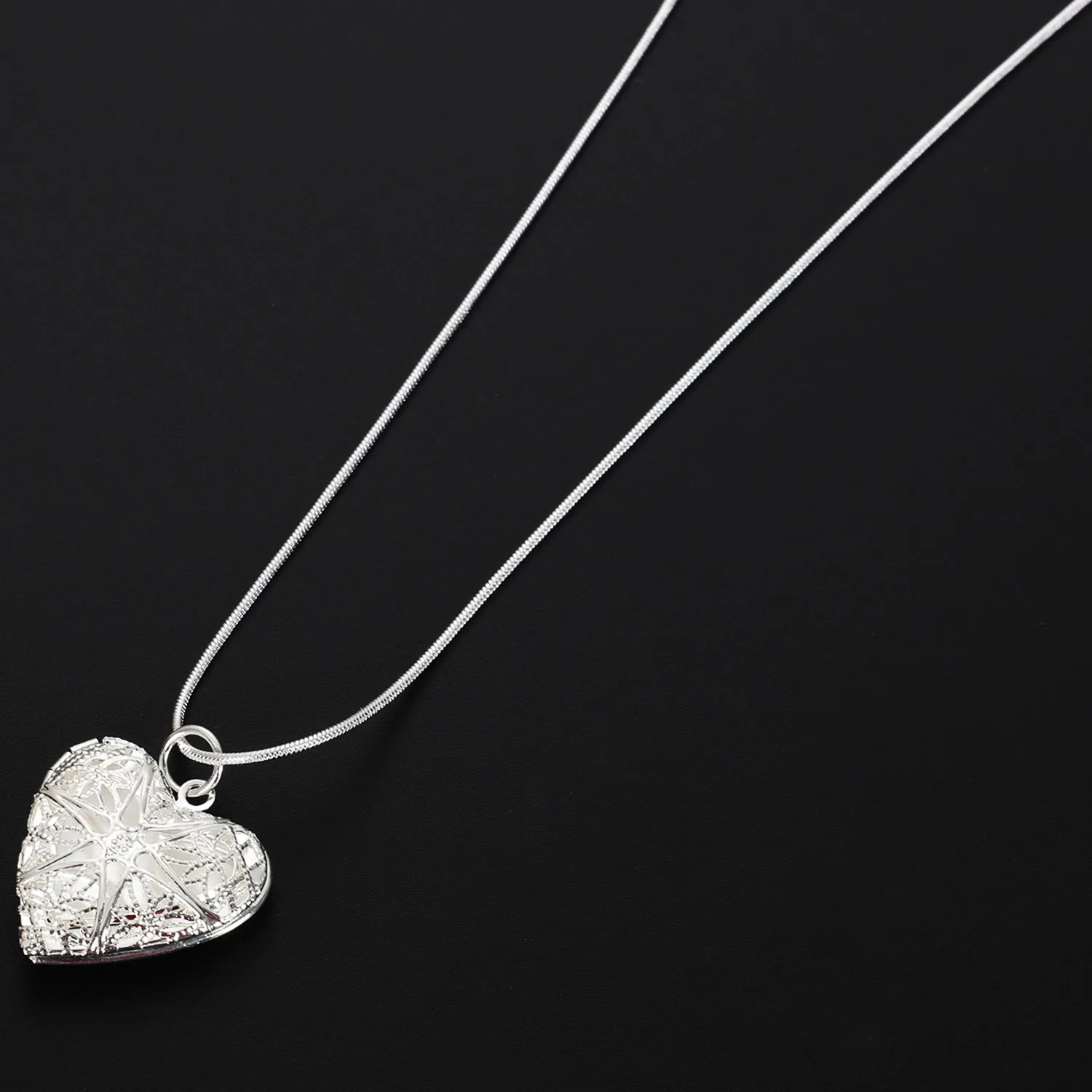 Fashion Woman Heart Hollow Necklace Pendant Photo Holder Necklace