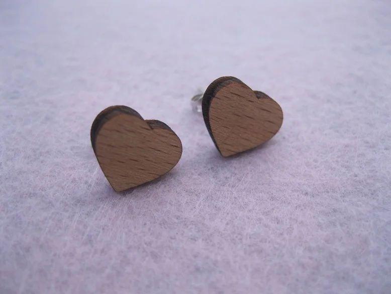 

cute fashion jewellry little heart shape wood stud earrings
