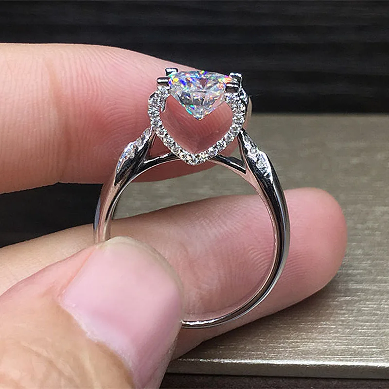 Solid 18K White Gold 1ct 6.5mm AU750 Bull Head Round Brilliant Cut Side Stones Moissanite Ring Engagement Ring For Women
Solid 18K White Gold 1ct 6.5mm AU750 Bull Head Round Brilliant Cut Side Stones Moissanite Ring Engagement Ring For Women