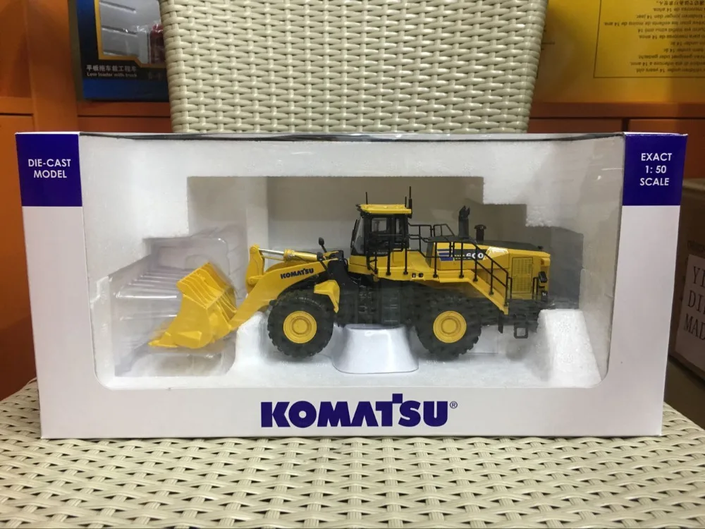 Универсальные хобби Komatsu WA600-8 фронтальный погрузчик UH8127 1/50 масштабная литая модель