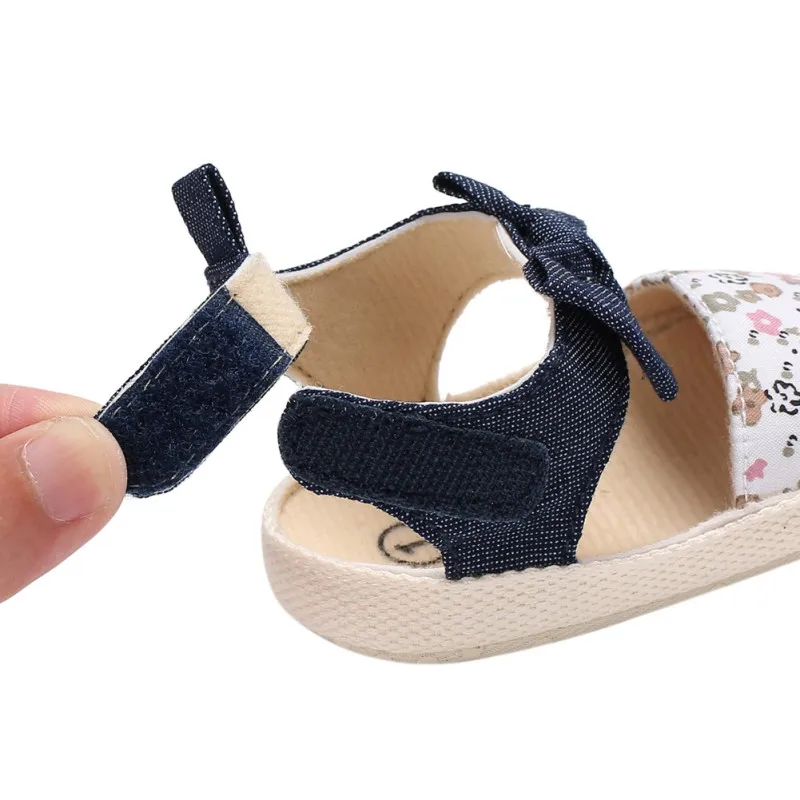 Популярная весенне-летняя обувь для маленьких девочек; маленькая свежая печать; сандалии принцессы; модная удобная детская обувь для девочек