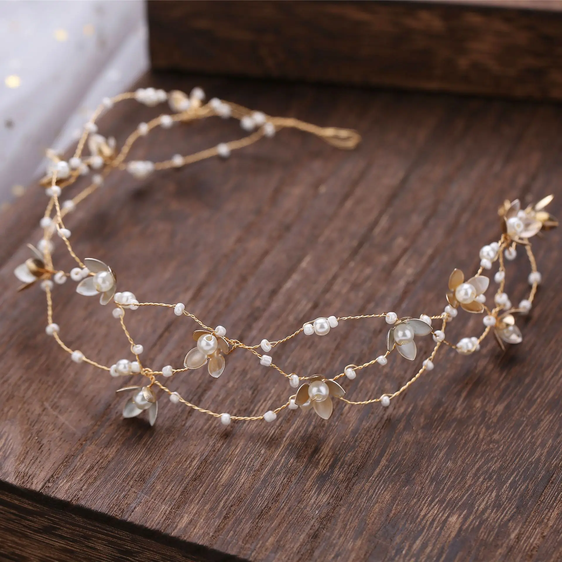

Korean high-end handmade flowers Beaded bride headdress hairband elegant small jewelry Princess wedding hair decoration