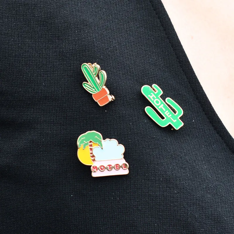 

1 PC Cactus Beach Style Brooch Cactus Badge Metal Pins Cartoon Plant Brooches Button on Badges