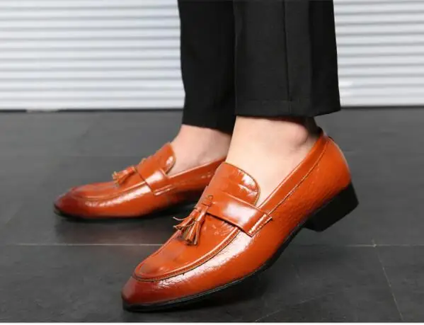 Для мужчин s slip-on кисточкой Туфли под платье кожа Туфли без каблуков Свадебные офисные Туфли-оксфорды для Для мужчин острым носом формальная обувь Большие размеры 47 48