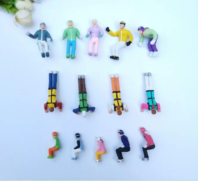 

50pcs/lot Cartoon Athletic Star Skier Skater Model 3-5cm Boys Toys Hobby Collections Home Decoration