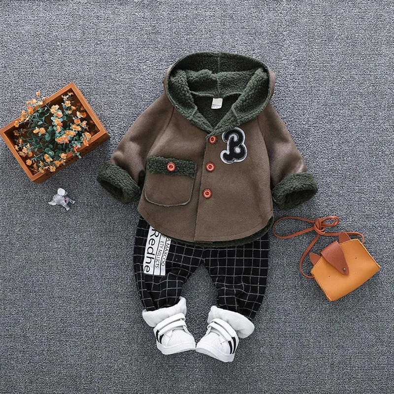 Детская одежда осень-зима ребенка Письмо B Толстой замши куртки+ плюс бархат брюки 2 шт. Костюмы детская теплая одежда