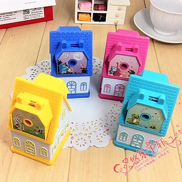 

1 PCS New Creative Kids little house hand pencil sharpener / lovely house cartoons cute students pencil machine