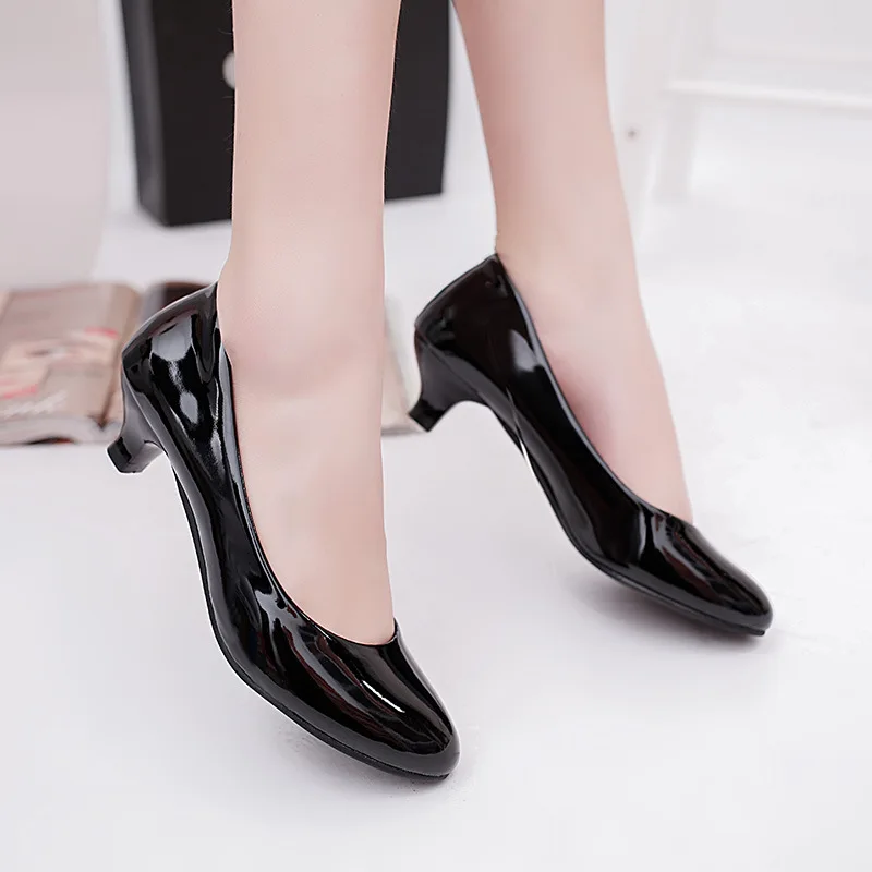 round toe black patent heels
