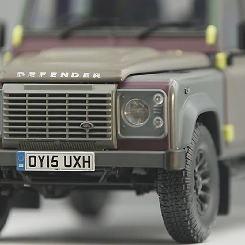 Литая модель автомобиля для почти реального Land Rover Defender 90 Paul Smith Edition 1:18+ маленький подарок