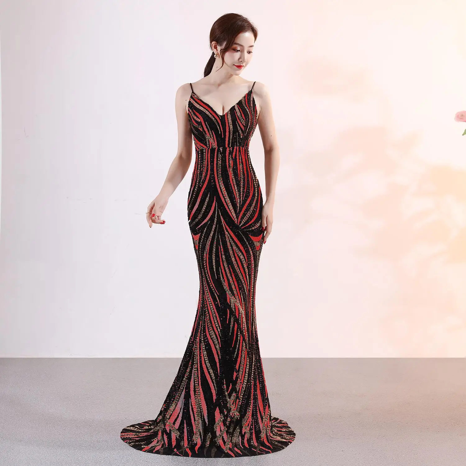 Черный Новое сексуальное платье без рукавов винтажное тонкое вечернее Ципао с v-образным вырезом из вискозы Qipao напольные высокого качества Длина Vestido s-xl - Цвет: Red