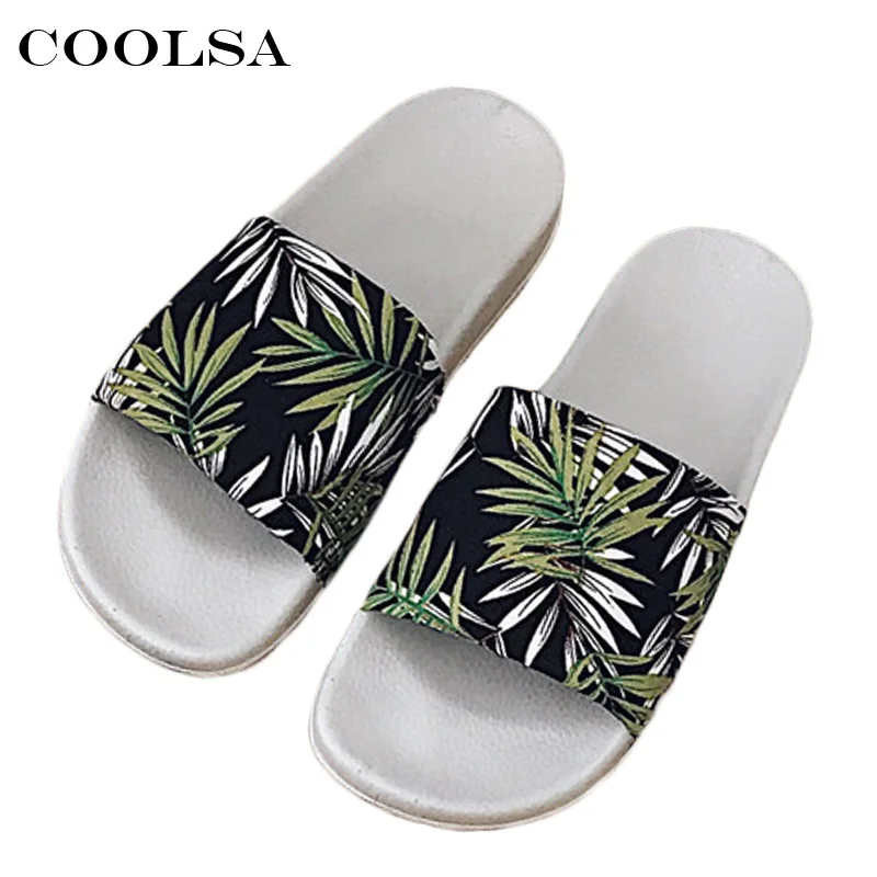 Coolsa Лето Для женщин печати Сланцы парусина принт оставляет женские мягкие плоские Направляющие indoor Шлёпанцы для женщин модные Повседневное пляжные сандалии - Цвет: Серый