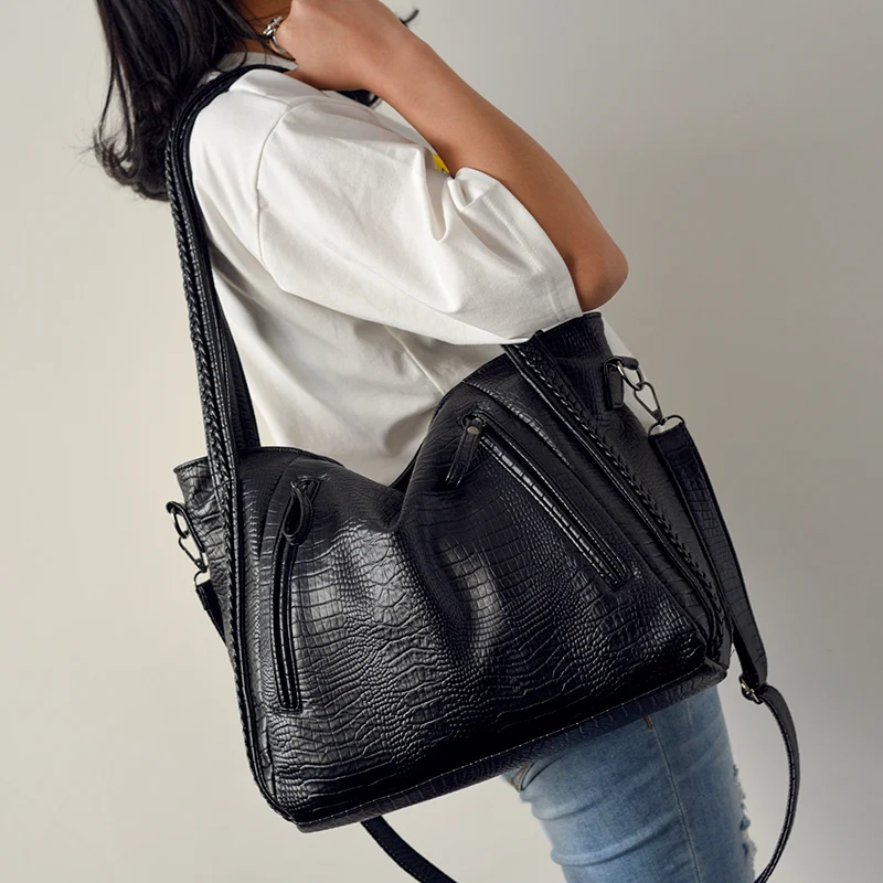 The new version of crocodile tattooed one-shoulder women's bag large-capacity handbag slanting lady's large bag tide_voghion.com