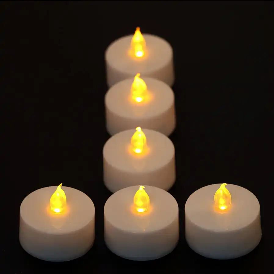 Искусственные свечи на батарейках. Свечи светодиодные на батарейках. Беспламенные свечи светодиодные. Свечи светлые. Имитация свечи на батарейках.