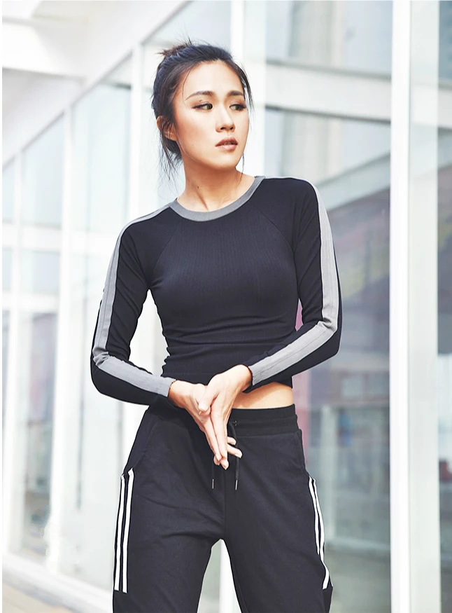 Короткие топы для спортзала с цветными блокировками, женские спортивные футболки с длинным рукавом для йоги, облегающие футболки для бега, тренировочные футболки с отверстием для большого пальца - Цвет: Black
