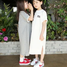 Летние одинаковые комплекты для семьи в Корейском стиле хлопковые платья свободного кроя с надписью «mommy and me» платье-футболка для мамы и дочки