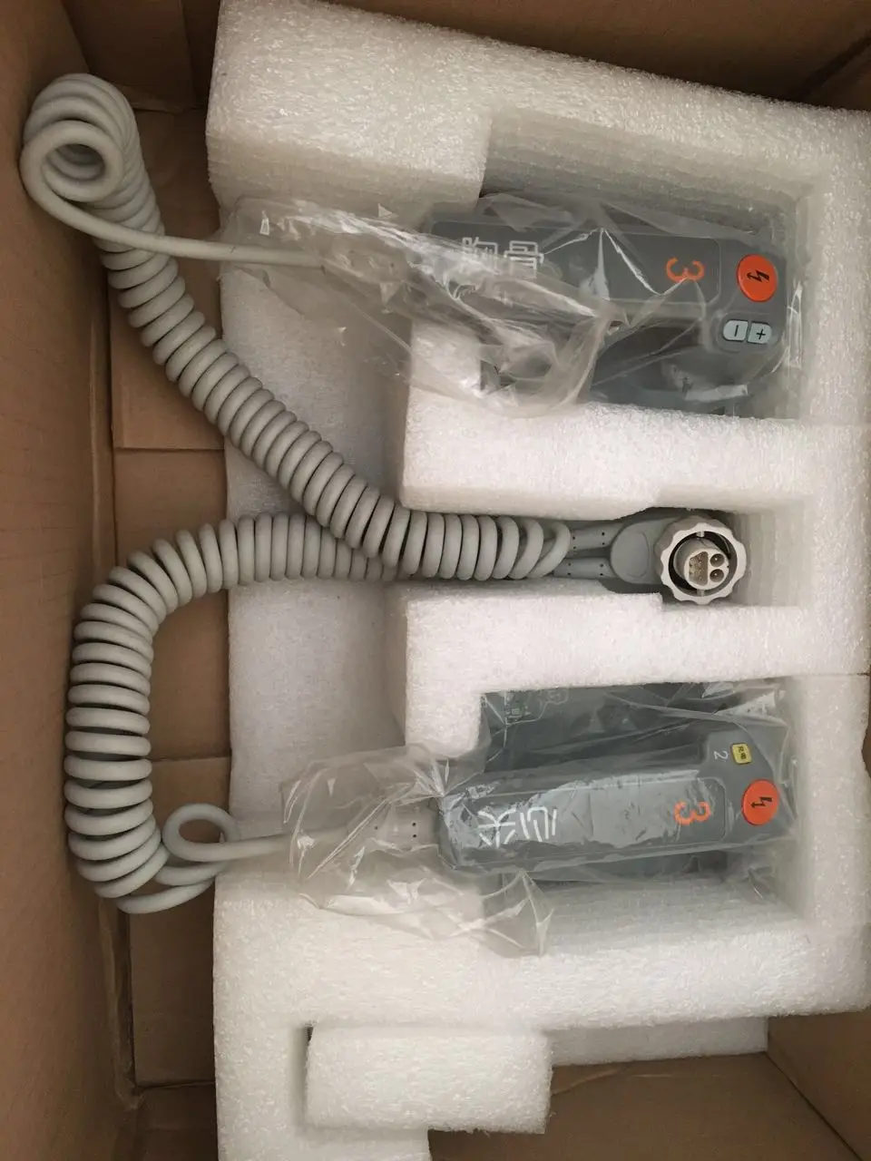 

Mindray(China) BeneHeart Mindray defibrillator D6/ D3 External Paddles and Cables 0651-30-76994(New,Original)