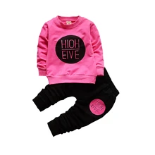 Весенне-осенние комплекты детской одежды футболка с буквенным принтом и штаны для маленьких мальчиков и девочек модные спортивные хлопковые костюмы из 2 предметов для малышей