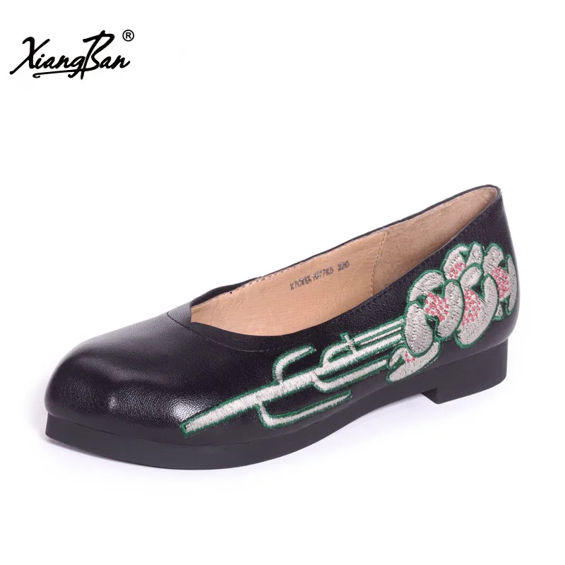 

Xiangban embroidery flower genuine leather flat shoes women slip on casual shoes ballet flats pointed bottom