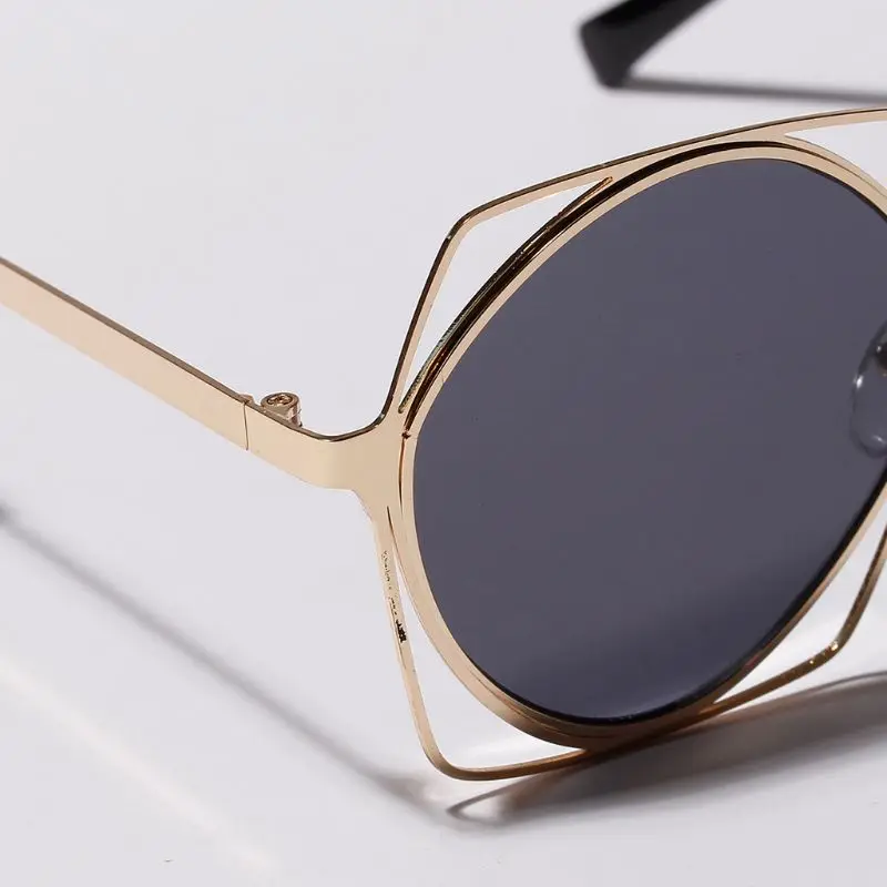 New Design Square Sunglasses Hollow Geometric Women Men Brand Designer UV400 Personality Creative Metal Frame Fashion Protection