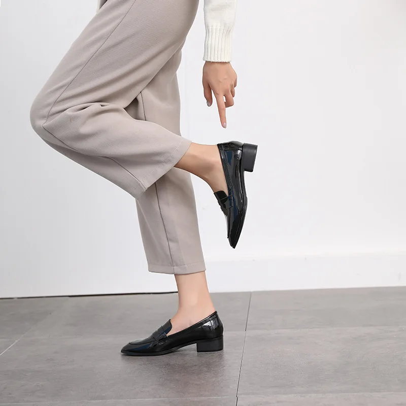 Women's shoes British style flat shoes female retro square head thick and lacquer leather pure color loafers women casual shoes Women's shoes British style flat shoes female retro square head thick and lacquer leather pure color loafers women casual shoes