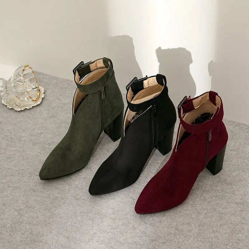Черные женские ботильоны; Цвет зеленый, винный, красный; модные ботинки на молнии; женские ботинки на высоком квадратном каблуке с острым носком и пряжкой; сезон осень-зима