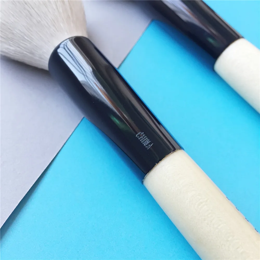 BOBBI BROWN FACE BLENDER BRUSH _ 8