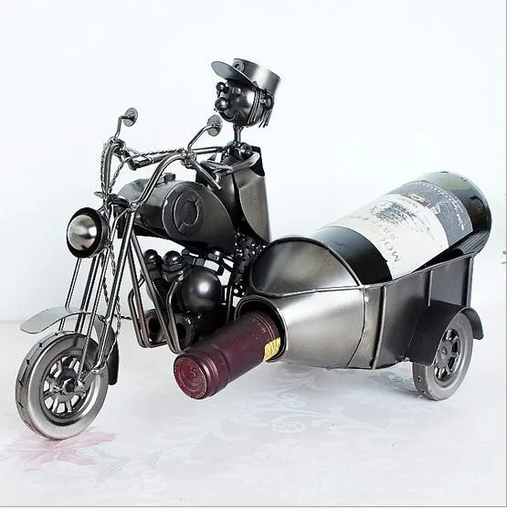 ВИСКИ ручной работы Железный человек езда на мотоцикле Винный Стеллаж металлические изделия подарок домашний интерьер винный держатель