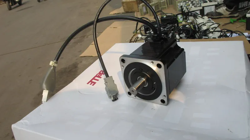 

Used servomotor SGMAH-04A1A-AD11 Condition good month warranty
