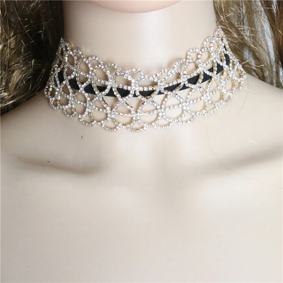 Women Hollow 8 Shape Flower Crystal Rhinestone Choker Necklaces Elegant