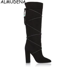 Цвет черный, коричневый; однотонные высокие сапоги из нубука с бахромой на квадратном каблуке; модная повседневная обувь в национальном стиле