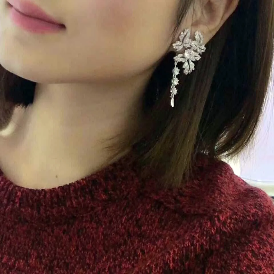 

Qi Xuan_Trendy Jewelry_New Maple Leaf Earring S925 Silver Inlay Zircon Elegant And Irregular Irregular_Factory Direct Sales