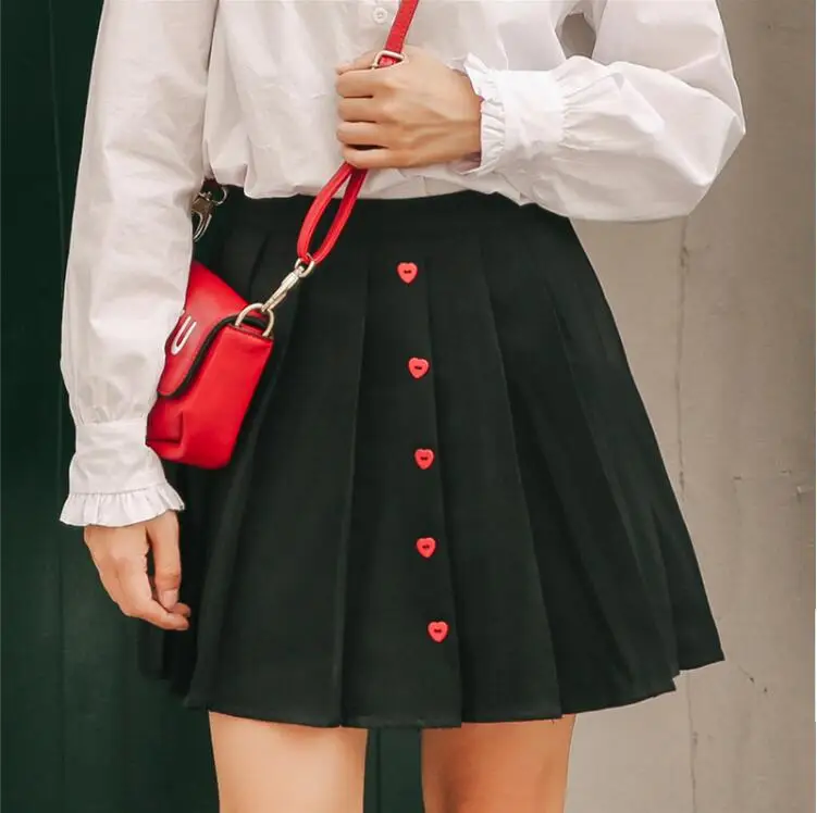 

2018 autumn and winter new college wind love heart button skirt