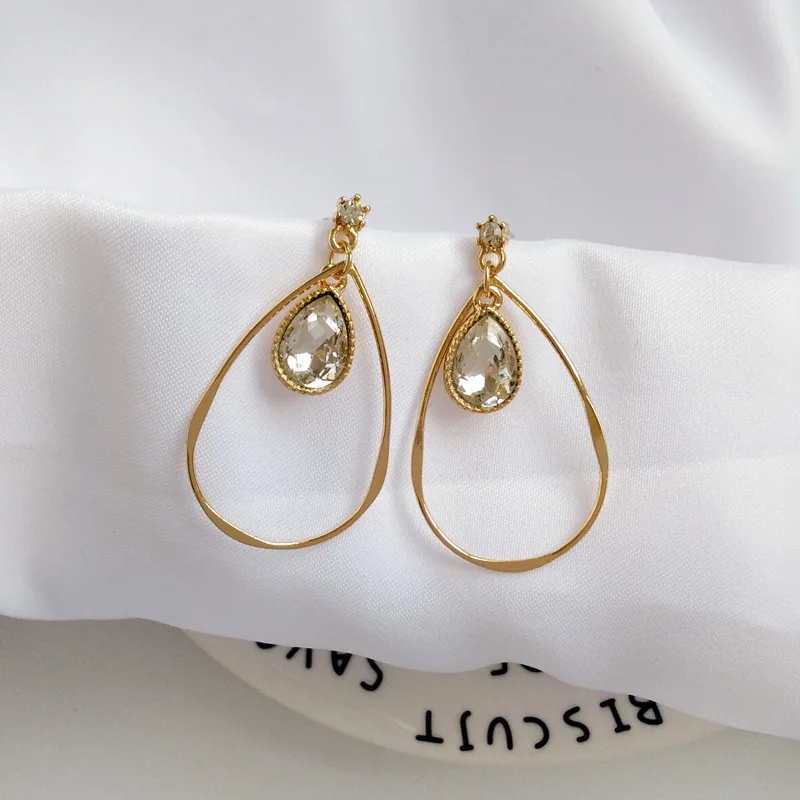 

Simple Geometry Hollwoed out Oval Ellipse Round Clip Earrings Without Piercing Water Drop Crystal Clip on Earrings No Pierced