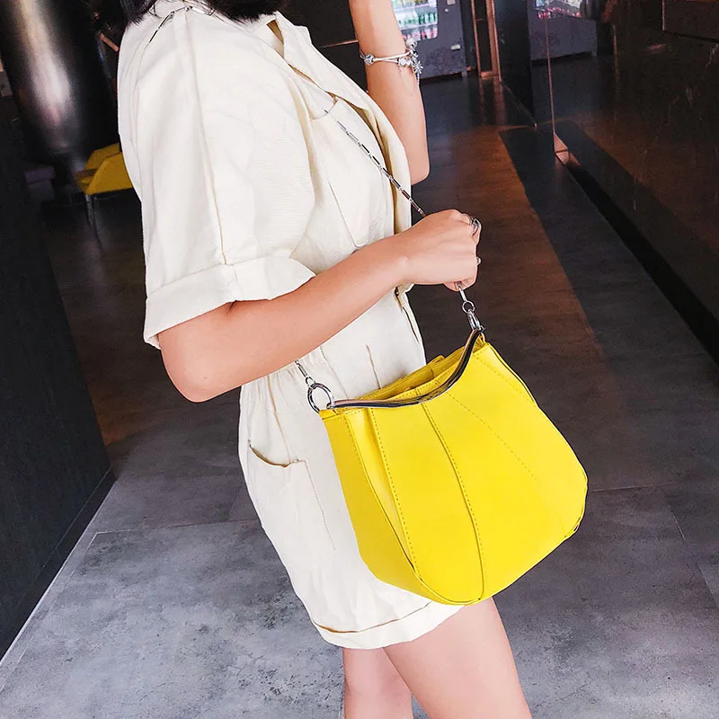 Супер огонь модно FlanneletteBag2018Women Новый стиль прилив цепи косые мешок Однотонная