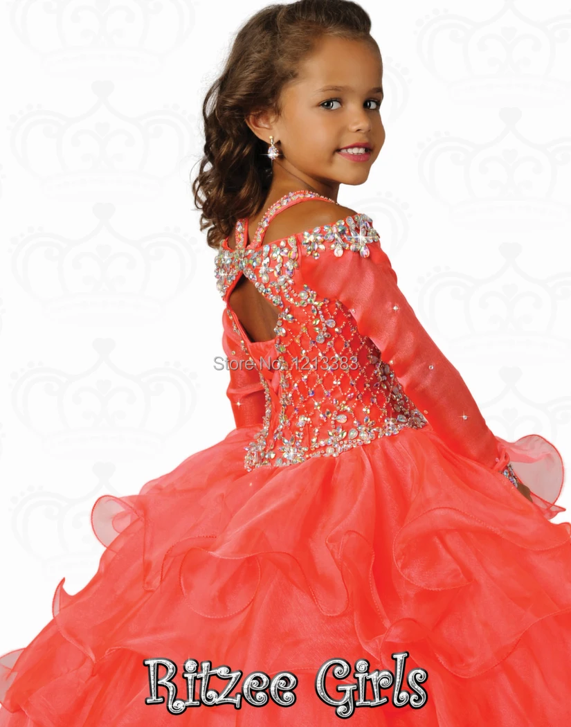 Online shopping for little girls With fun patterns, colors and styles, your kids will enjoy wearing Kohl’s apparel as long as possible. Whether you’re stocking up on kids’ shirts or getting ready for a special occasion with girls’ dresses and boys’ button down shirts, you will be sure to find what you need at Kohl’s.