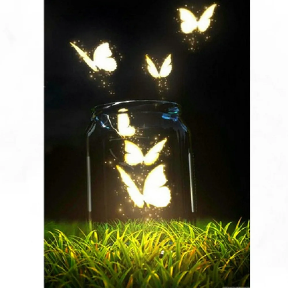 бабочка в полете. мотылек и огонь. лампочка арт. бабочки вокруг лампочки. ты включаешь лампочки и летают бабочки.