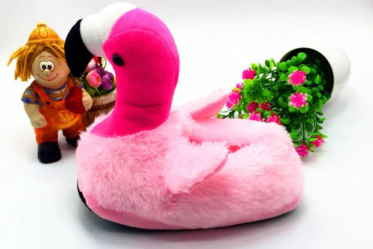 AoXunLong Для женщин зимние тапочки "фламинго" домашние теплые Покемон плюшевые тапочки Для женщин; большие размеры 34-39; один размер детского подарка; теплые домашние Тапочки - Цвет: Pink
