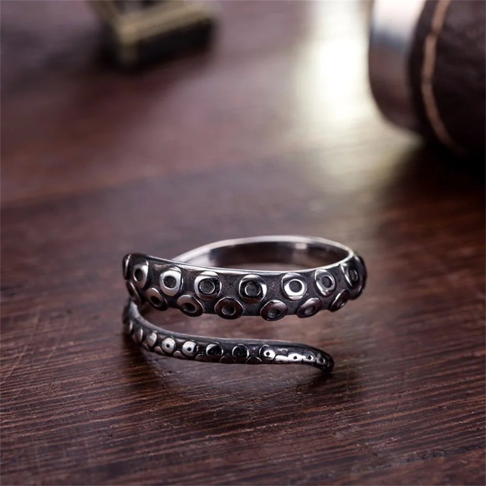 3551974207_759362018