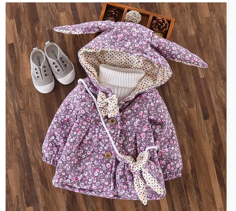 

The girl's cotton-padded jacket with broken flowers