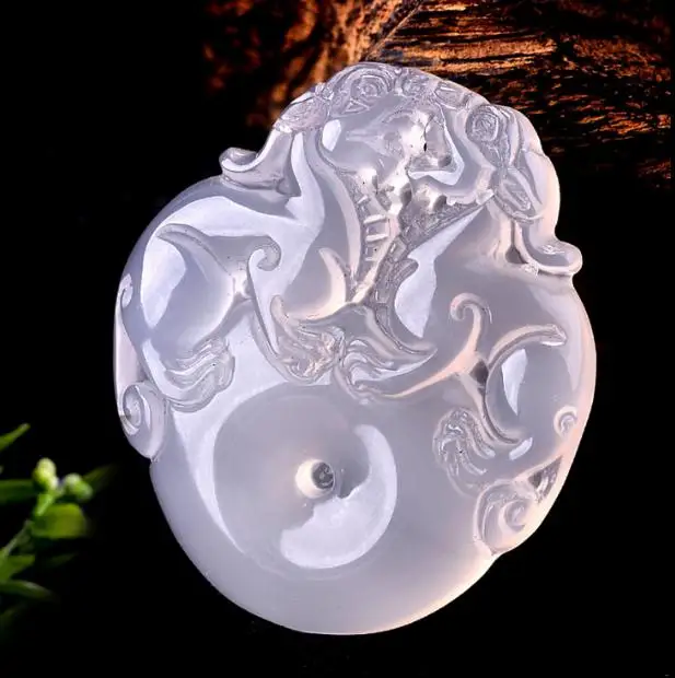 Natural authentic jade men and women agate chalcedony jade crafts