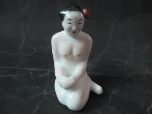 

2.95 inch / Exquisite Interesting ancient Chinese belle porcelain snuff bottle No.5