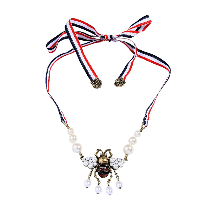 

Fashion Alloy Lion Head Ribbon Maxi Necklaces for Women Bijoux Rhinestone Simulated Pearl Bee Necklaces Pendant Unique Necklace