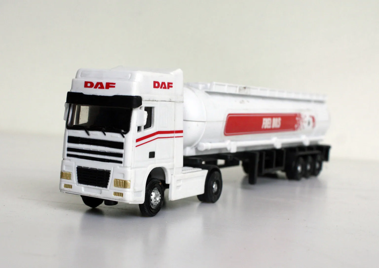 

1/72 New Special Offer Die-cast Metal Truck Static Desktop Display Collection Model