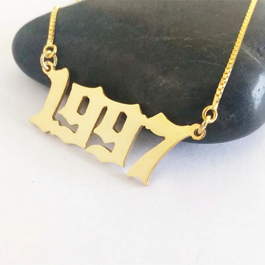 

Gold Birth Year Choker Personalized Old English Number Pendant Necklace Women Men Custom Jewelry Birthday Gift Box Chain Kolye