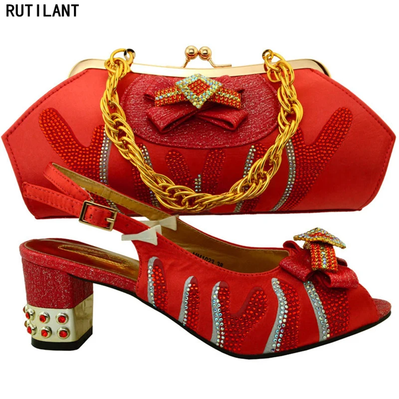 Nieuwe Collectie Coral Kleur Italië Schoenen en Tas Set Versierd met Strass Nigeriaanse Vrouwen Schoenen en Tas Set voor Bruiloft & Party Nieuwe Collectie Coral Kleur Italië Schoenen en Tas Set Versierd met Strass Nigeriaanse Vrouwen Schoenen en Tas Set voor Bruiloft & Party