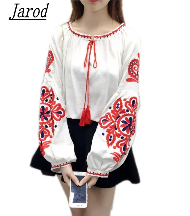 Koop Wit Blouses Bohemian Stijl Tops Lente 2018 Nieuwe Elegante geborduurde Lange Mouwen Losse shirt voor vrouwen