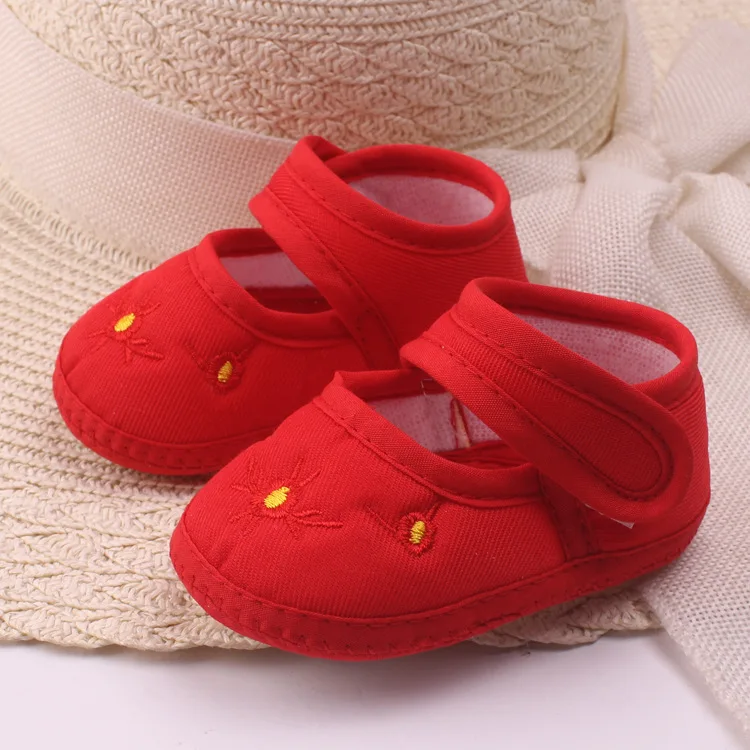 OKLADY детей ясельного возраста обувь для младенцев Демисезонный летняя обувь для Мягкий хлопок Повседневное крючок в виде цветка петли красный желтый розовый обувь Bebe 3M 6 M