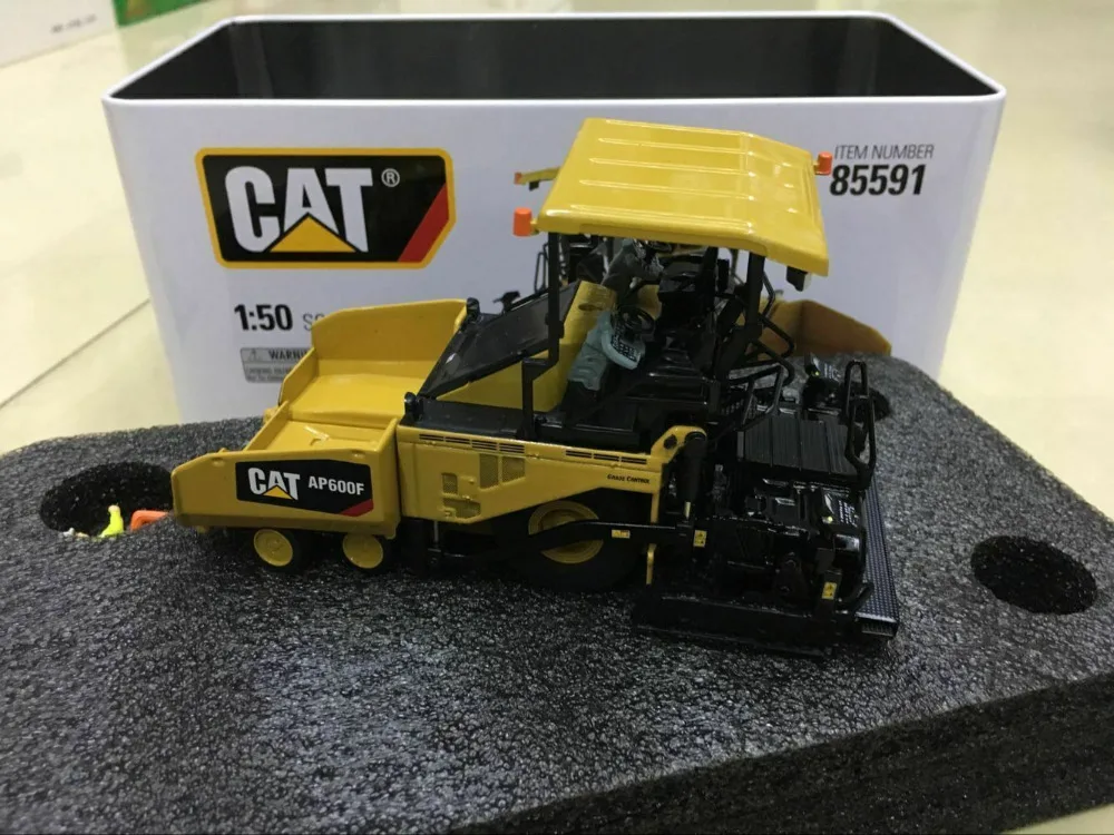 Асфальтоукладчик Caterpillar Cat AP600F 1:50 от бренд Diecast Masters DM85591 Новый в коробке|scale model