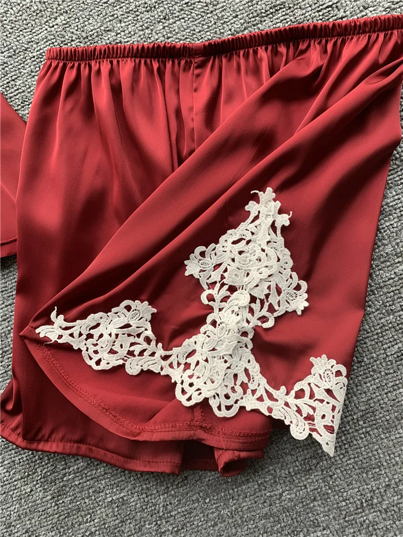 10586898189_2043651032