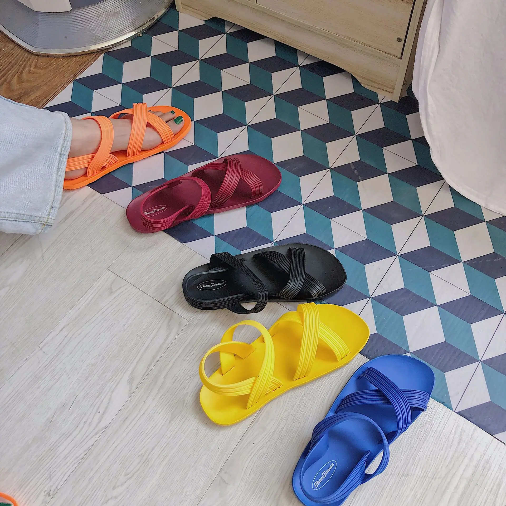 

New Flat Sandals Women Korean Candy Color Sandals Summer Open Toe Slip On Tide Teenager Student Comfort Shoes zapatillas mujer